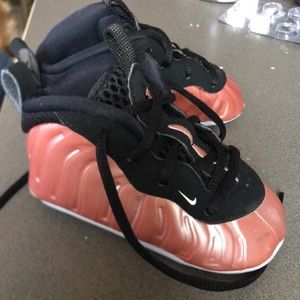 Nike foams size 4.